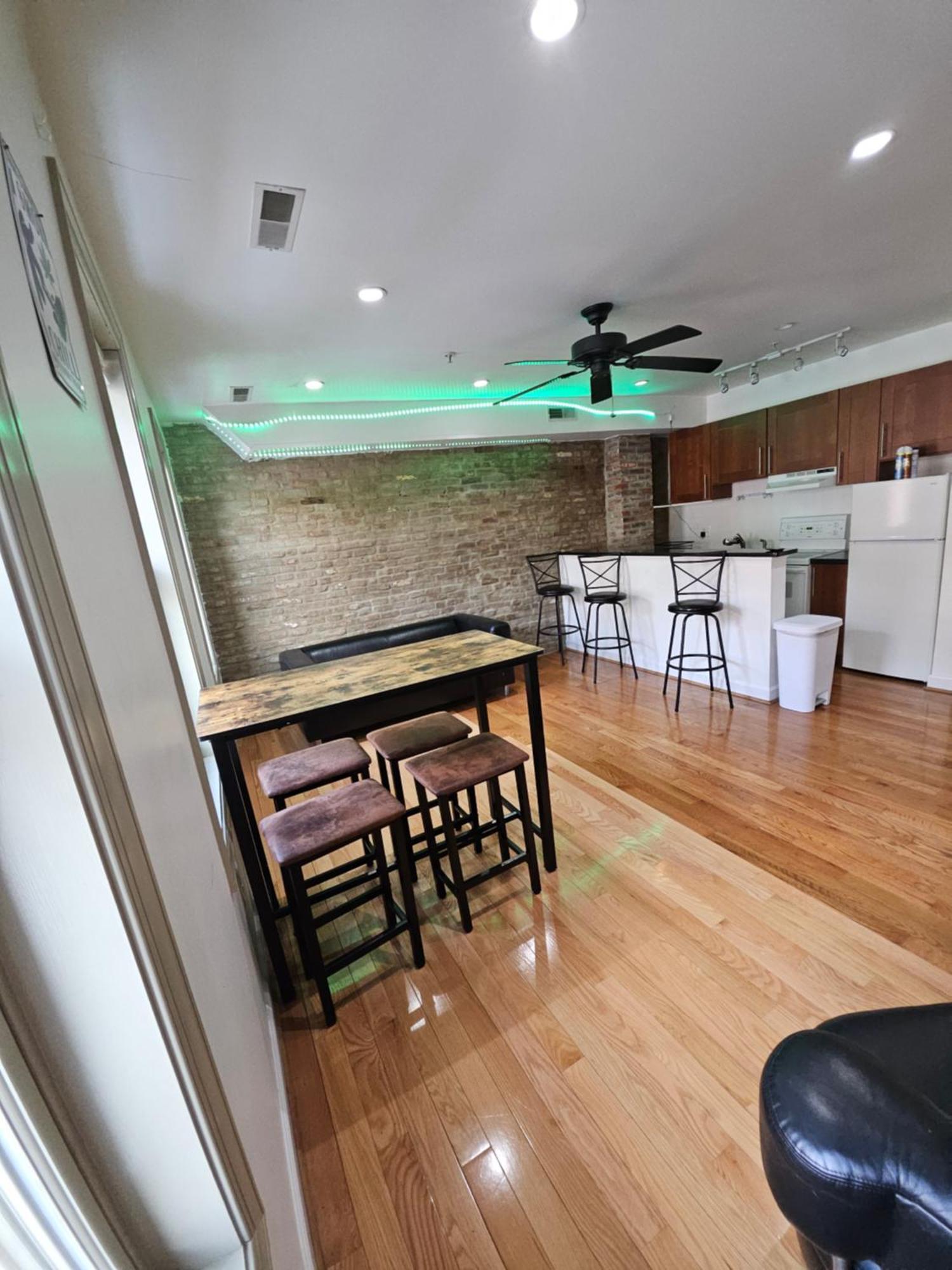 Dc Playhouse Bed And Breakfast Hotel Вашингтон Экстерьер фото